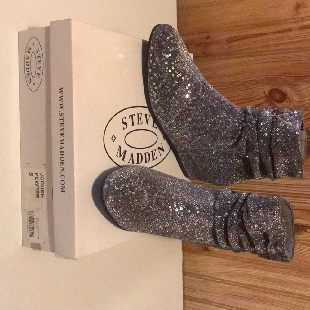 Steve Madden crushed Pewter ankle boots size 5